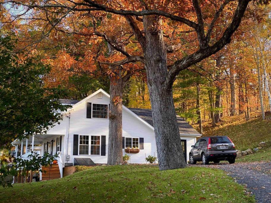 Cozy Cottage, Hot Tub, Fire Pit, 15Min To Hudson And Hiking Catskill Exterior photo